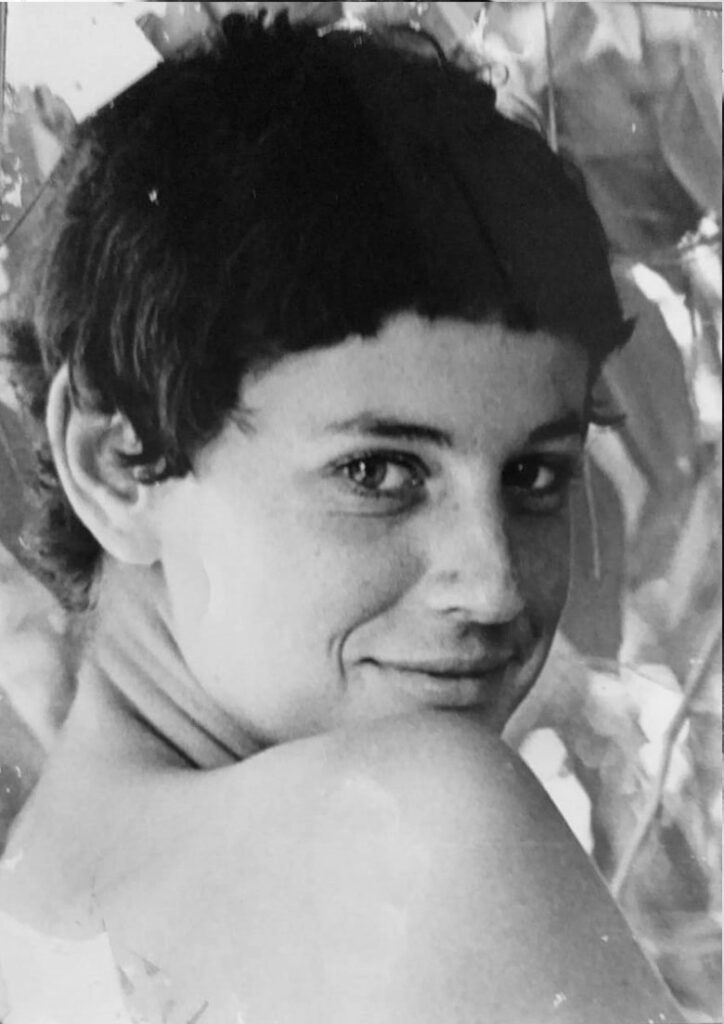 בילי טרובתי בצעירותה – סופרת ומשוררת מאילת