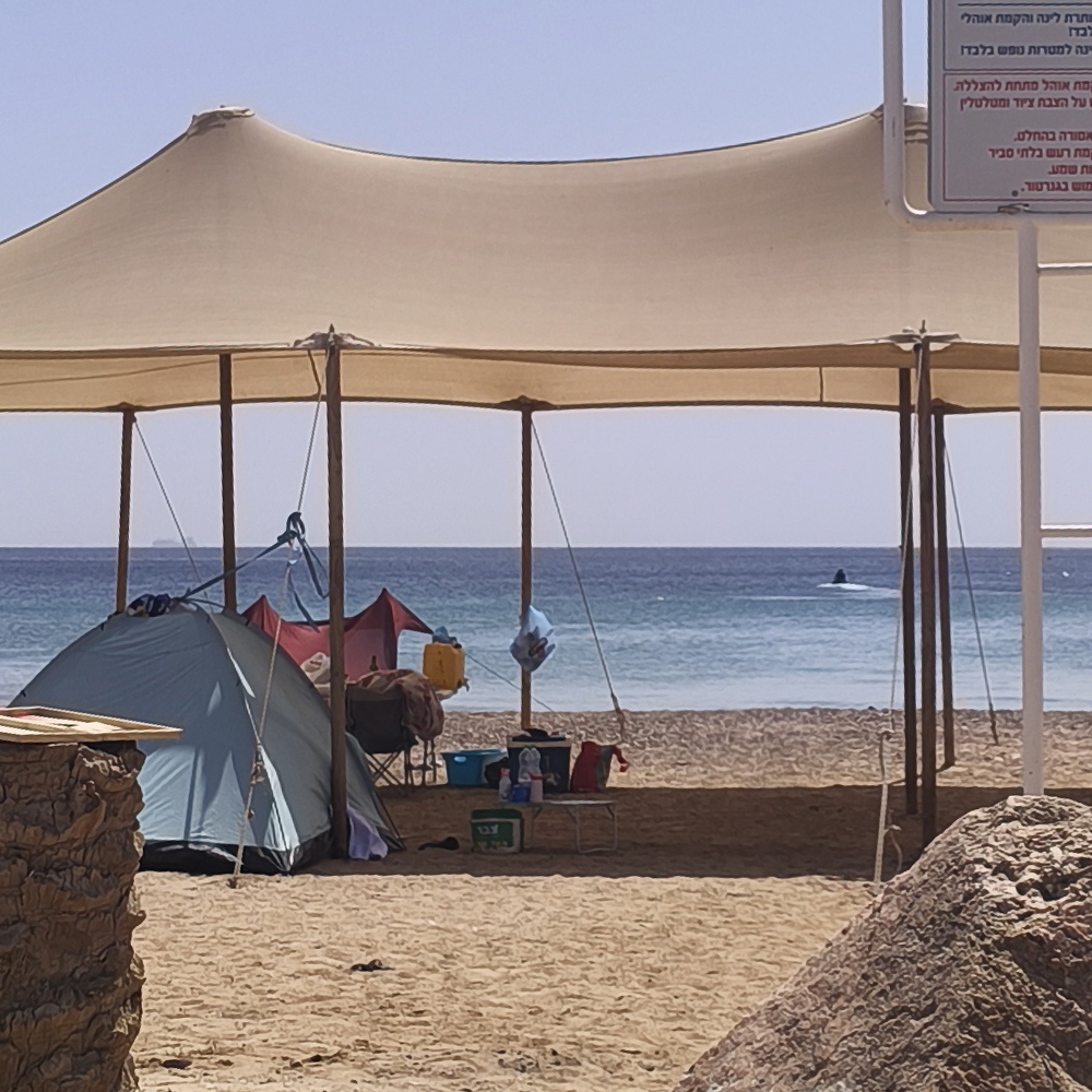 קמפינג באילת – לינה באוהלים על חוף הים