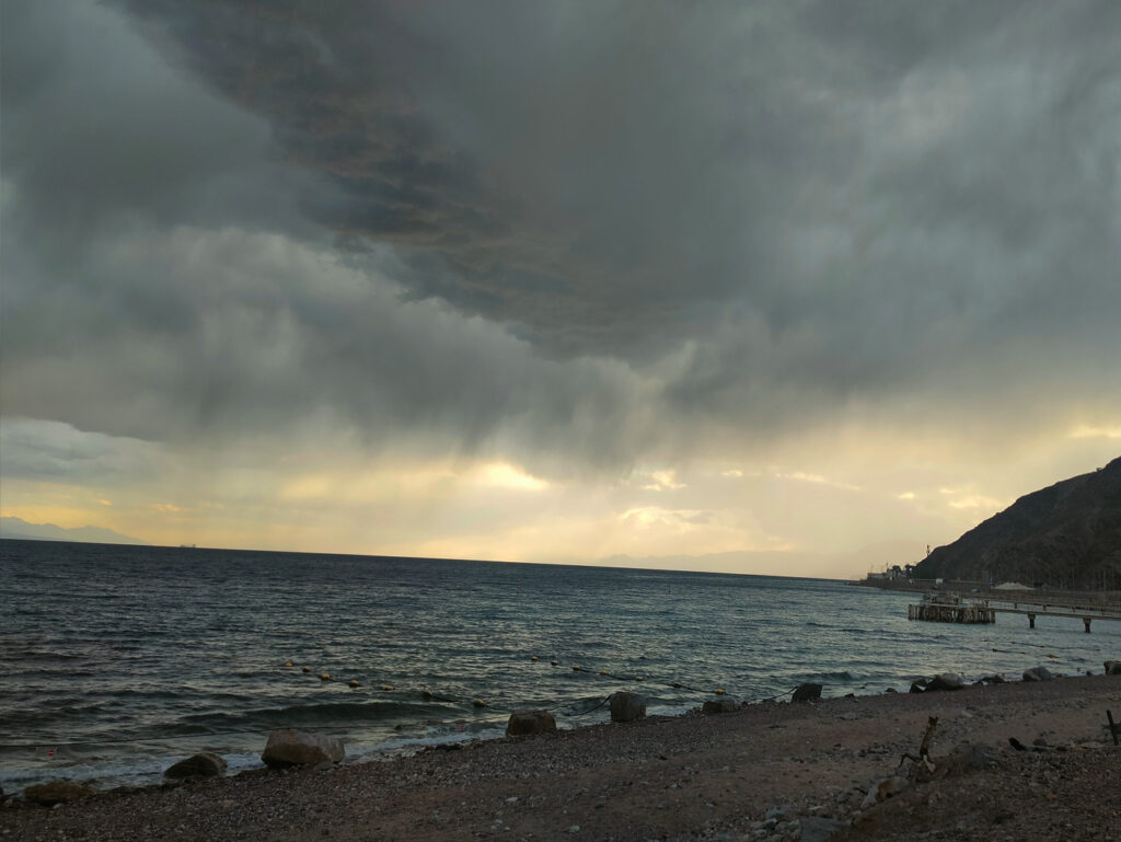 רוח דרומית בחורף חוף הנסיכה
