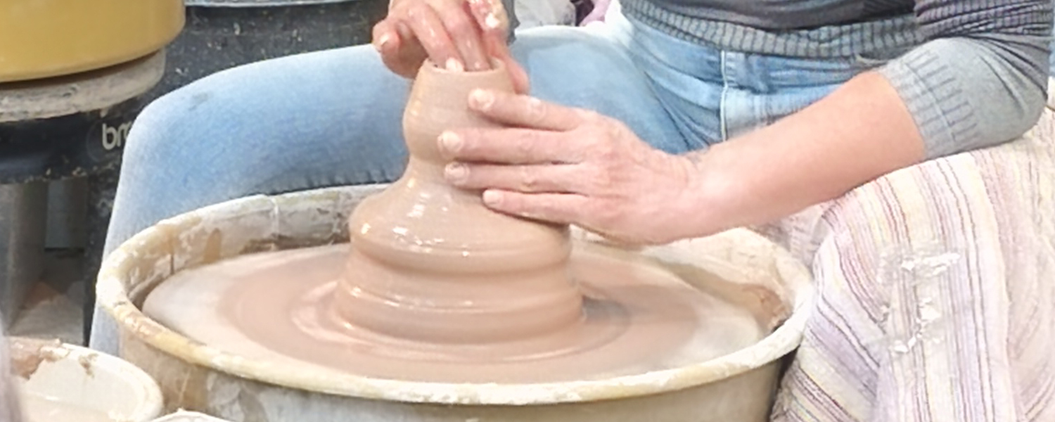 מזכרות מאילת – יצירת כלי חרס בעבודת יד בעיר