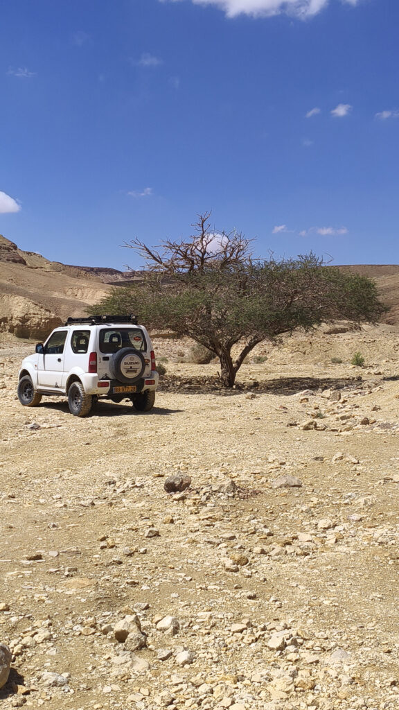 חניה לפני הירידה לגבים