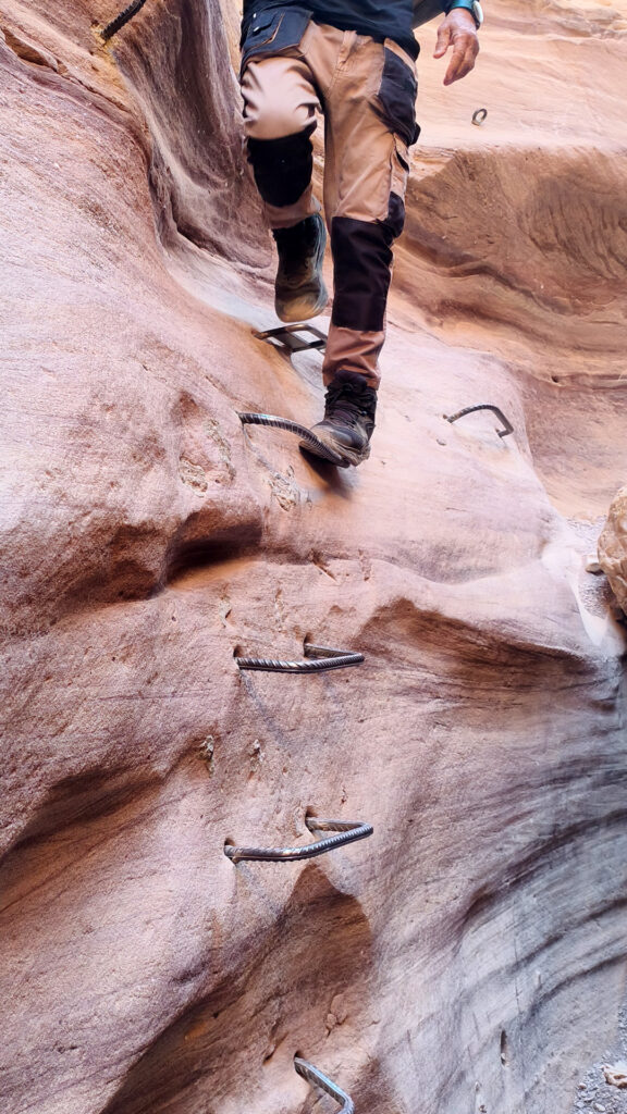 מדרגות בקניון האדום
