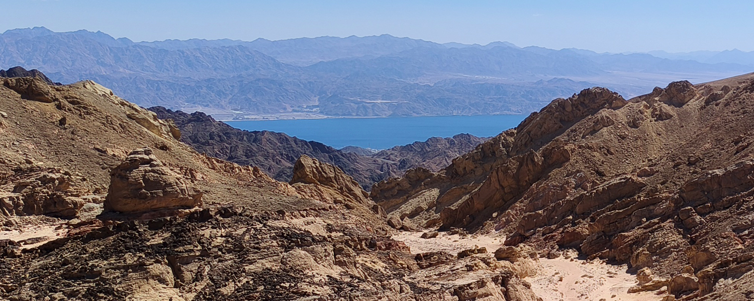 טיולים באילת – תצפית על מפרץ אילת והרי המדבר