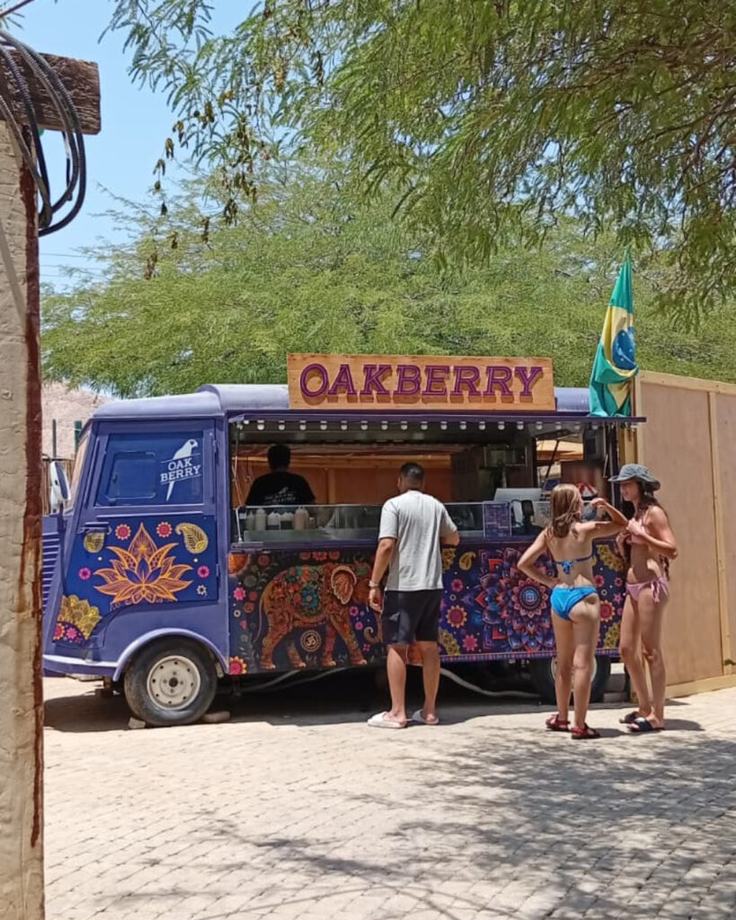 רכב אסאי OAKBERRY בחוף של מוש